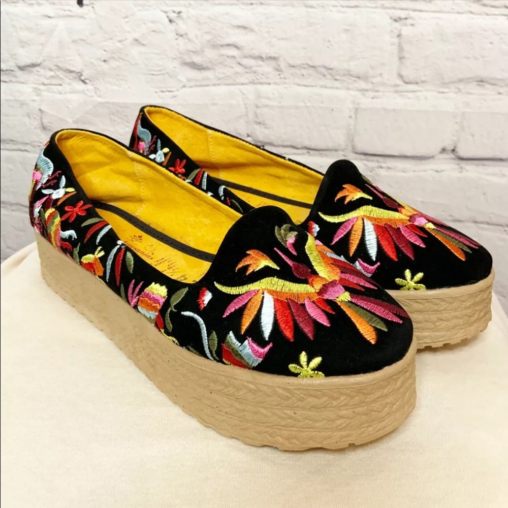 Leather embroidered sandals